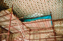 Architecture;-Arcs-polylobés;-Chantier;-Delhi;-Diwan-i-Khas;-Échafaudage;-Fort-rouge;-Inde;-Kaleidos;-Kaleidos-images;-La-parole-à-limage;-Lal-Qila;-Moghols;-Patrimoine-de-lHumanité;-Plafond-peint;-Rosettes;-Shah-Jahan;-Shahjahanabad;-Stories-Pictures;-Tarek-Charara;-Travaux;-UNESCO;-Vieux-Delhi